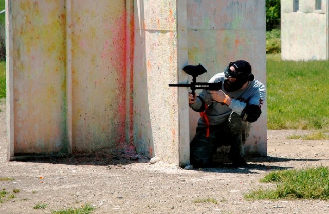 escondido detras de una pared.jpg